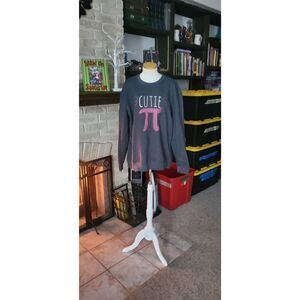 NWT CHIC ME WOMENS SWEATSHIRT